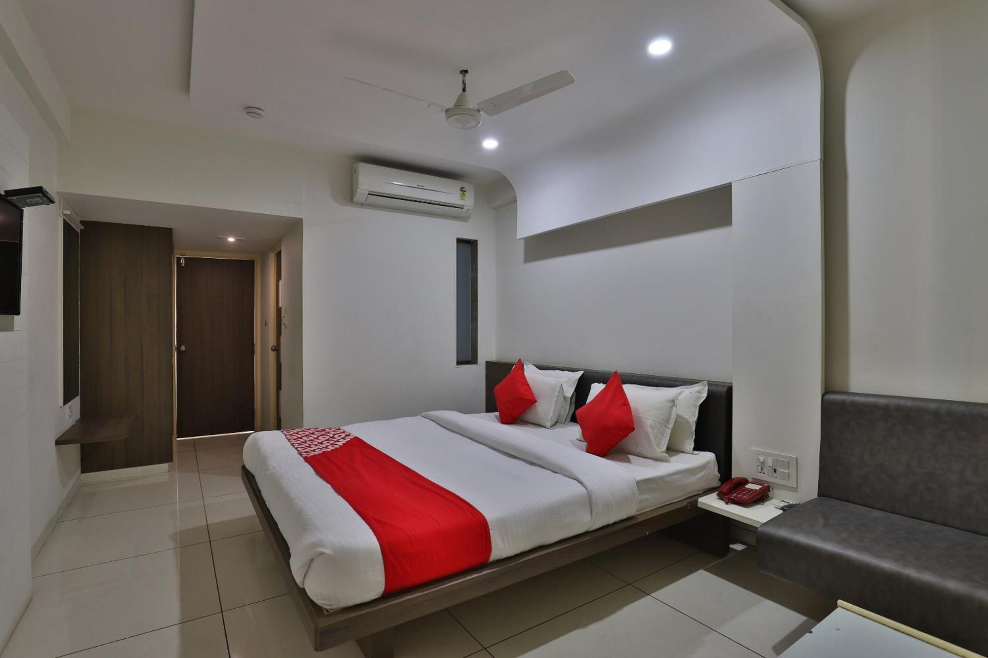 Collection O Hotel Panchsheel Vadodara Exterior foto
